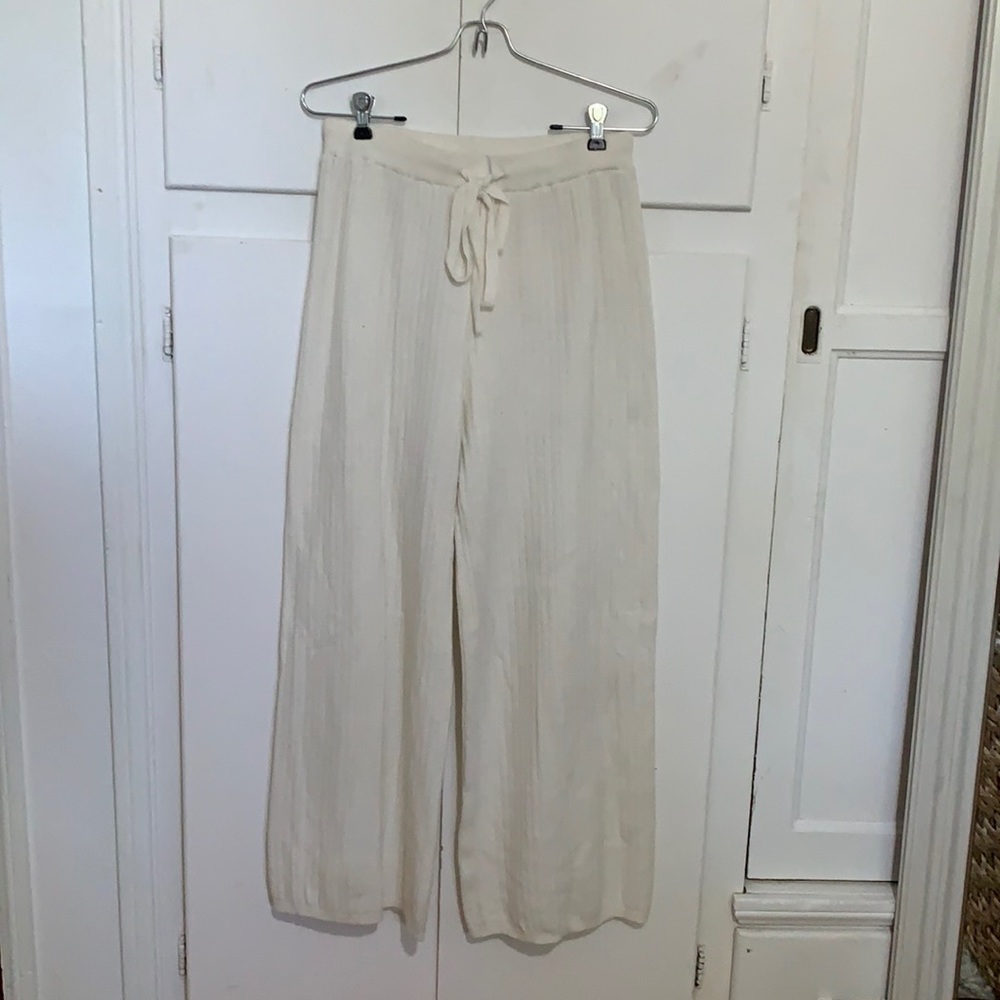 PLUSH WHITE FLOWY PANTS